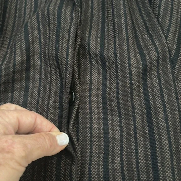 AKRIS size 12 US. Cashmere Jacket with belt and 3 button closure.